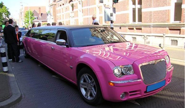 Roze Chrysler limousine huren Chrysler limousine roze huren